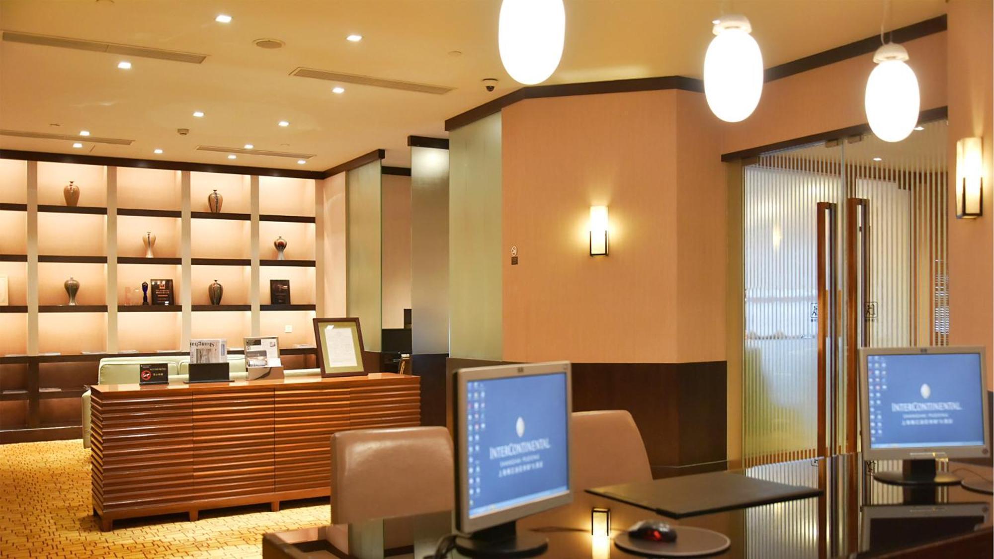 Intercontinental Shanghai Pudong By Ihg Exteriör bild